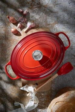 Le Creuset Braadpan Signature - Ovaal - Kersenrood - ø 33 Cm / 7.5 Liter 8 Le Creuset Braadpan Signature - Ovaal - Kersenrood - ø 33 Cm / 7.5 Liter -Keukenbenodigdheden Winkel 21178330602430 3