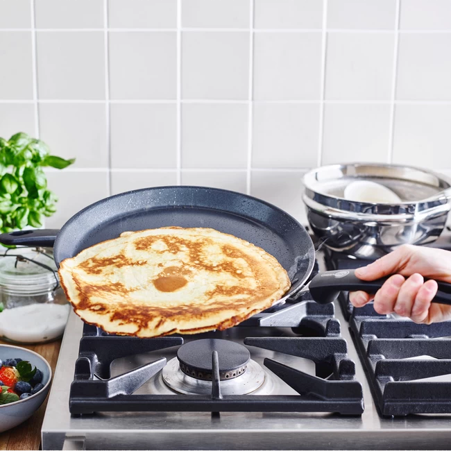 GreenPan Pannenkoekenpan Essentials - Zwart - ø 24 Cm - Keramische Anti-aanbaklaag 3 GreenPan Pannenkoekenpan Essentials - Zwart - ø 24 Cm - Keramische Anti-aanbaklaag - Afbeelding 3