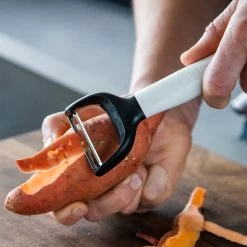 KitchenAid Dunschiller Classic 18 Cm - White 8 KitchenAid Dunschiller Classic 18 Cm - White -Keukenbenodigdheden Winkel KitchenAid obieraczka Y do ziemniakow CLASSIC White KCG145OHWHE 5057982066086