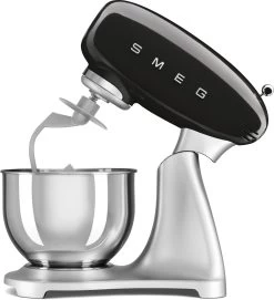 SMEG Keukenmachine - 800 W - Zwart - 4.8 Liter - SMF02BLEU 7 SMEG Keukenmachine - 800 W - Zwart - 4.8 Liter - SMF02BLEU -Keukenbenodigdheden Winkel SMF02BLEU 4