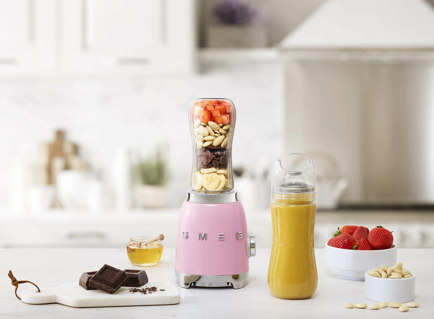 SMEG Smoothie Blender - Compact - Roze - 600 Ml - PBF01PKEU 3 SMEG Smoothie Blender - Compact - Roze - 600 Ml - PBF01PKEU - Afbeelding 3