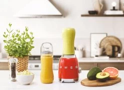 SMEG Smoothie Blender - Compact - Rood - 600 Ml - PBF01RDEU -Keukenbenodigdheden Winkel WEB PBF01RDEU L03.eps