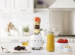 SMEG Smoothie Blender - Compact - Wit - 600 Ml - PBF01WHEU 9 SMEG Smoothie Blender - Compact - Wit - 600 Ml - PBF01WHEU -Keukenbenodigdheden Winkel WEB PBF01WHEU L01.jpg
