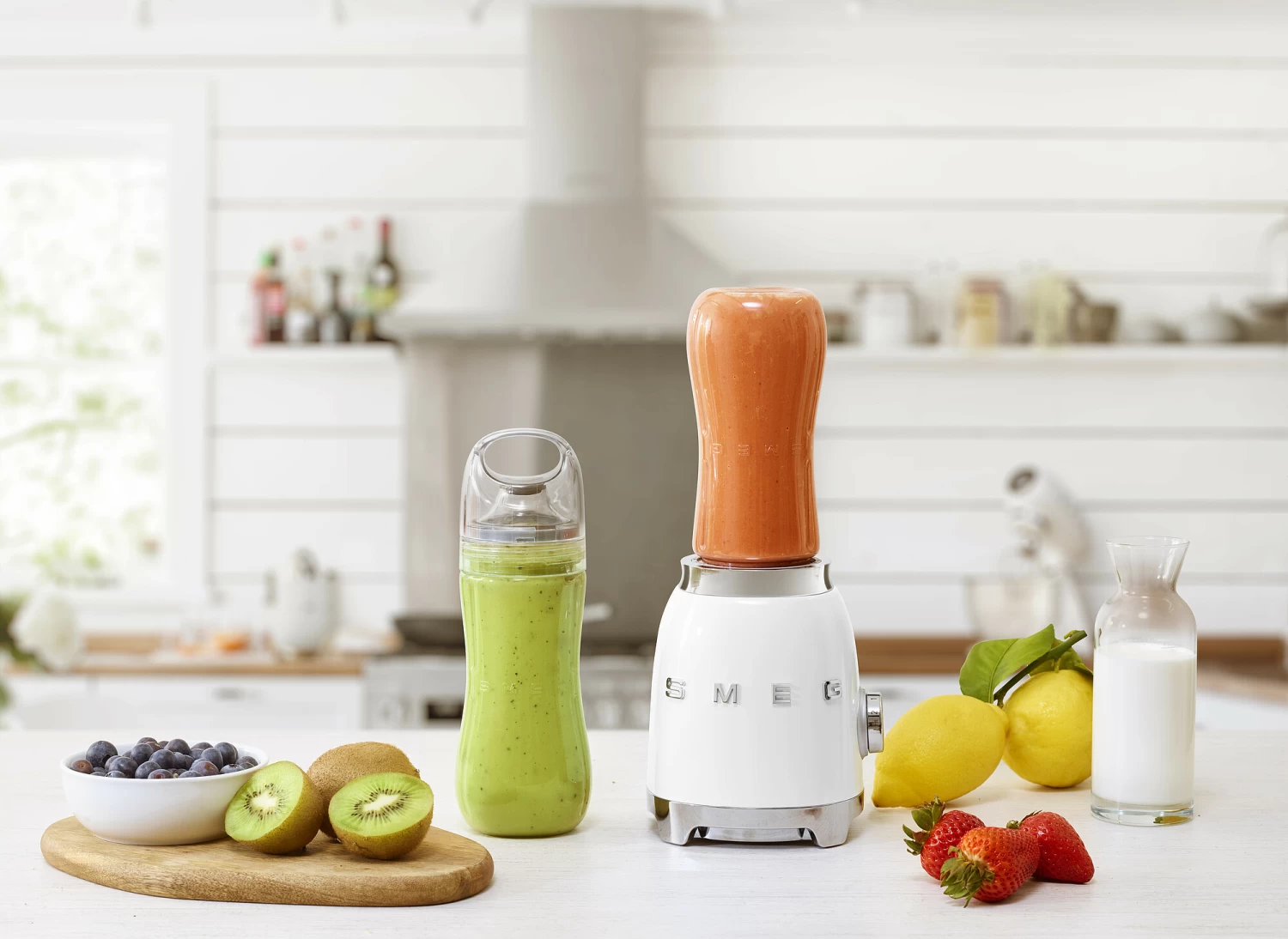 SMEG Smoothie Blender - Compact - Wit - 600 Ml - PBF01WHEU 2 SMEG Smoothie Blender - Compact - Wit - 600 Ml - PBF01WHEU - Afbeelding 2
