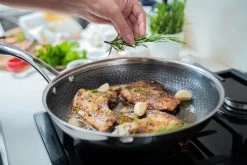 Westinghouse Koekenpan Black Signature - ø 24 Cm - Standaard Anti-aanbaklaag 8 Westinghouse Koekenpan Black Signature - ø 24 Cm - Standaard Anti-aanbaklaag -Keukenbenodigdheden Winkel Westinghouse koekenpan sfeer 2