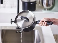 BK Pannenset Flow Cool - Zwart / RVS - 4 Delige Set -Keukenbenodigdheden Winkel bff19d98eb3c21bdf39016c85eb7e1f4b22fa96f BK Flow cool Bl Cvd Saucepan Pour