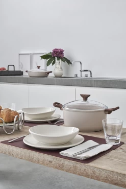 Sambonet Braadpan Rock 'n' Rose - Creme - ø 24 Cm / 4.5 Liter - Standaard Anti-aanbaklaag -Keukenbenodigdheden Winkel sambonet rock n rose sfeer7