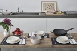 Sambonet Braadpan Rock 'n' Rose - Creme - ø 24 Cm / 4.5 Liter - Standaard Anti-aanbaklaag -Keukenbenodigdheden Winkel sambonet rock n rose sfeer8 1