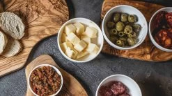 Jay Hill Serveerplank Tunea - Olijfhout - Met Schors - 33 X 15 Cm -Keukenbenodigdheden Winkel tunea 21 1 3